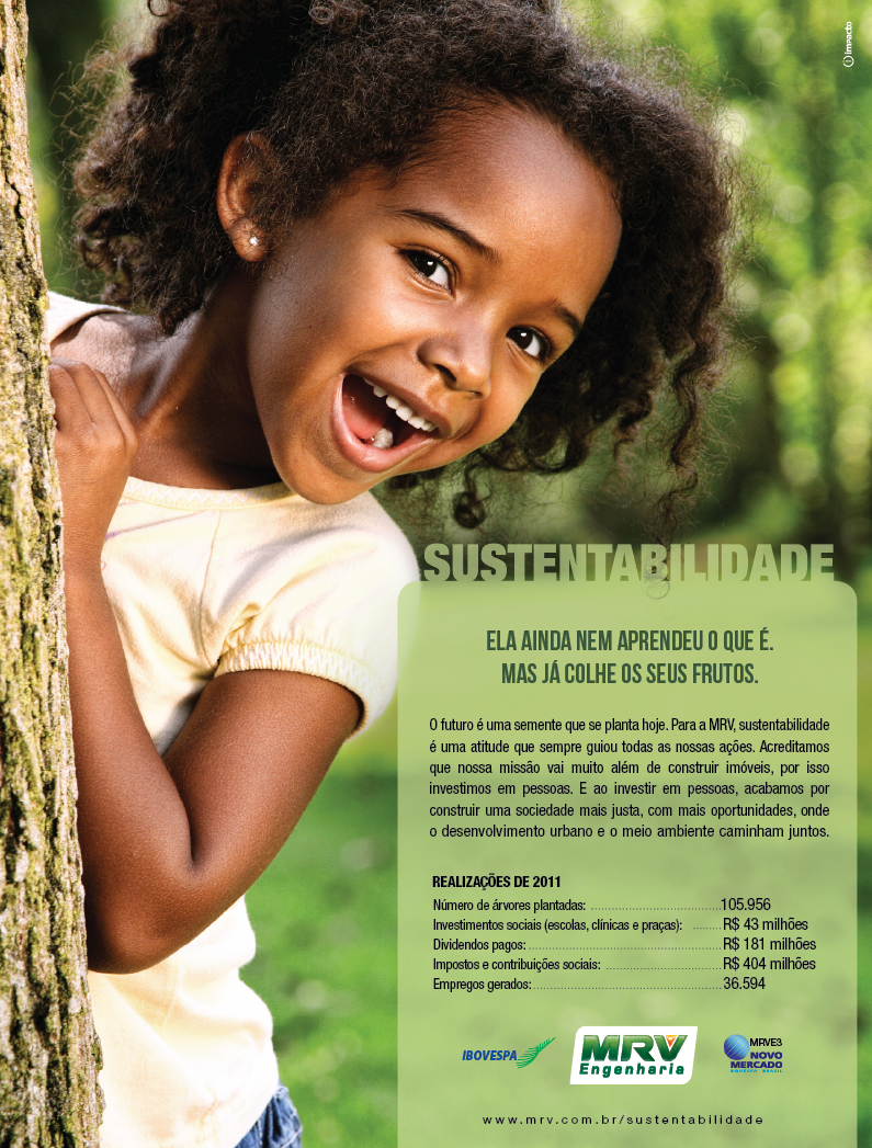 Menina sorridente abraçada a uma árvore, no fundo, outras árvores, à frente um quadro de texto sobre sustentabilidade na MRV